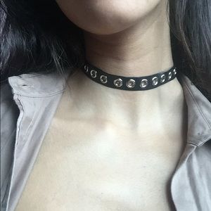 Circle cut out chocker